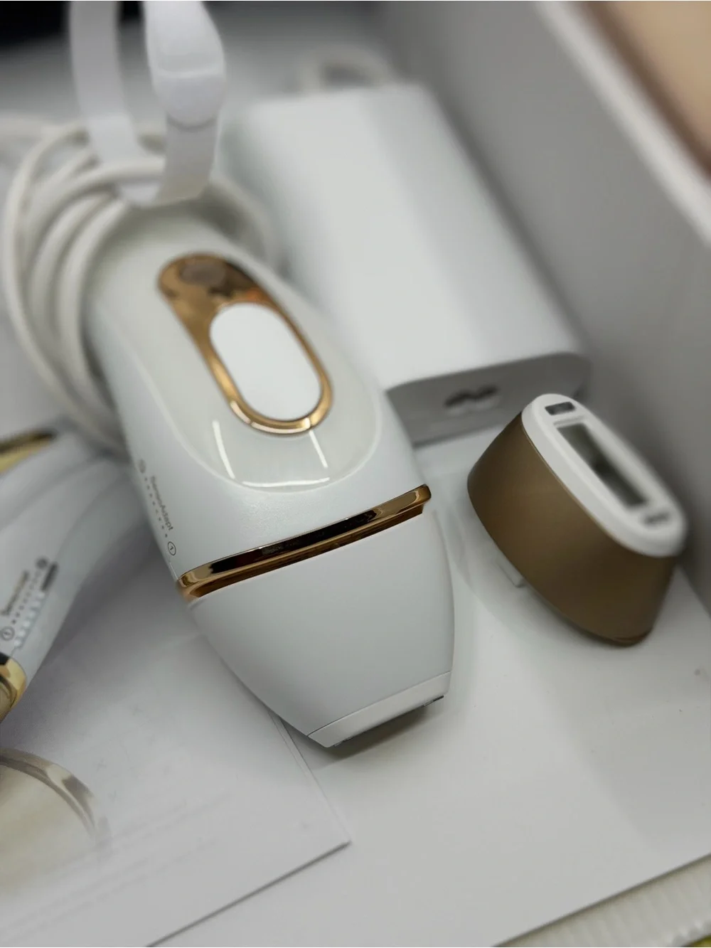 Silk-expert Pro 5 Hair Removal Device in White & Gold